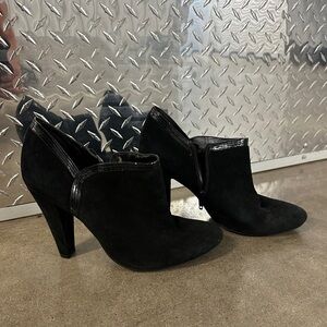 Vintage Nine West Black Suede Ankle Booties Size 8.5 Y2K